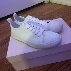 White flat sneakers